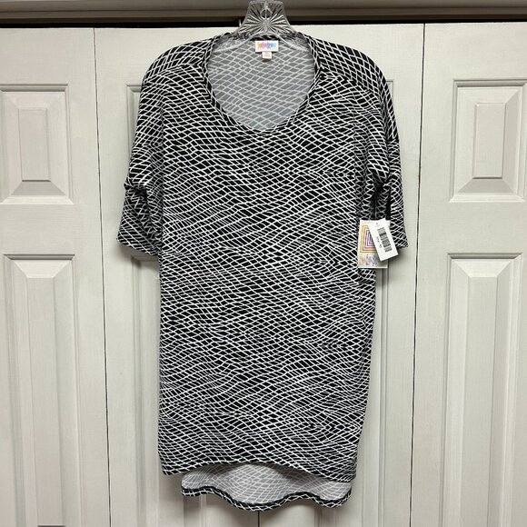 LuLaRoe Tops - LULAROE (IRMA) TOP